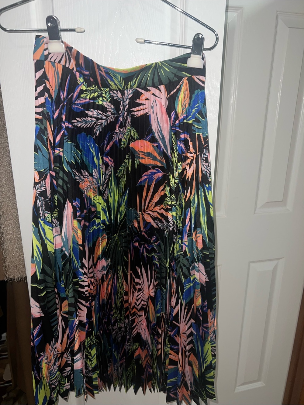 Milly Black Pleated Midi Skirt with Tropical Leaf Print